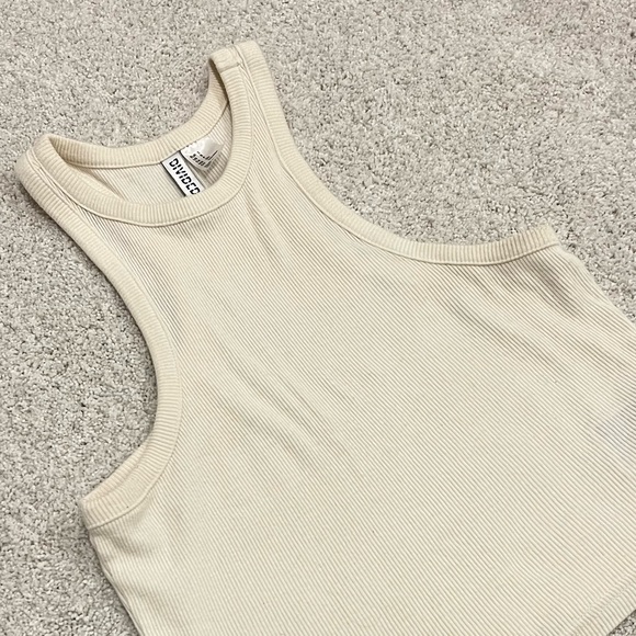 CREAM HALTER CROP TOP - Picture 3 of 4